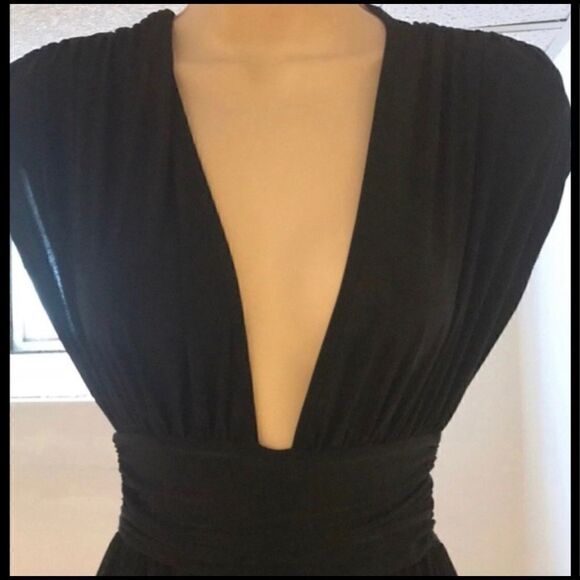 BEAUTIFUL V-NECK ASYMMETRICAL SIDE TRAIN DRESS S - Picture 4 of 5